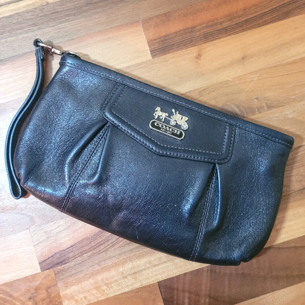 Coach Leather Clutch/Wristlet, Great Preloved Condition 💕
